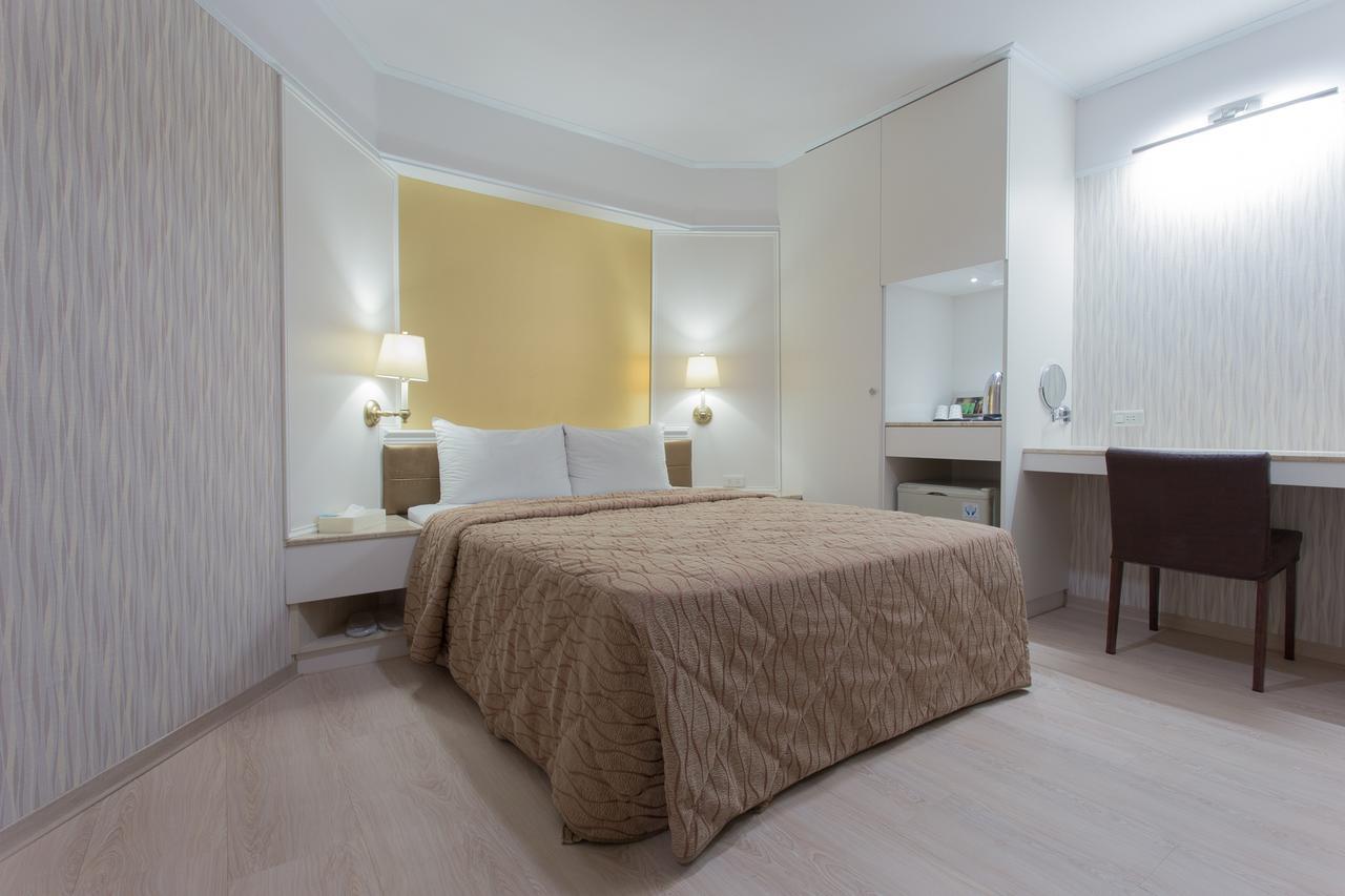 Monalisa Hotel Tainan Luaran gambar
