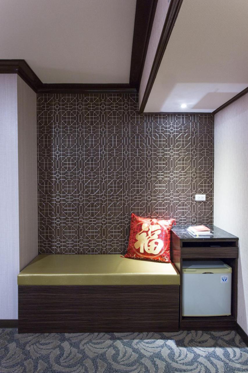 Monalisa Hotel Tainan Luaran gambar